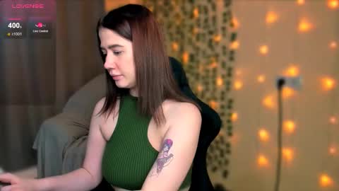 Snapshot of alicia_hines chatting on 10-26-25, 06:30 Alicia online show from 10-26-25, 06:30