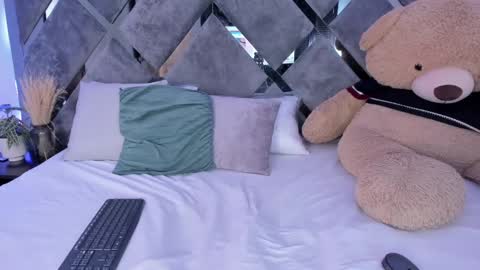 Snapshot of alicia_jerez1 chatting on 01-11-25, 04:03 Alice online show from 01-11-25, 04:03