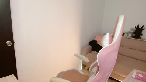 ALICIA  online show from 04-28-26, 09:31