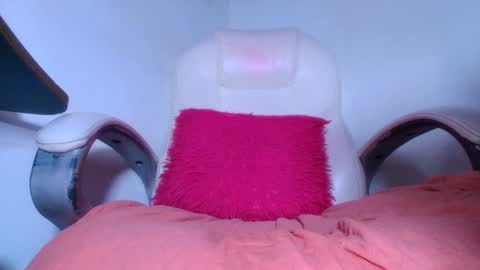 Snapshot of alicia_kyse chatting on 01-09-25, 06:06 Alicia Kyse online show from 01-09-25, 06:06