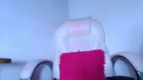 Snapshot of alicia_kyse chatting on 01-14-25, 06:02 Alicia Kyse online show from 01-14-25, 06:02