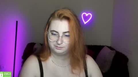 Snapshot of alicia_side_red chatting on 09-18-25, 05:31 Alicia online show from 09-18-25, 05:31