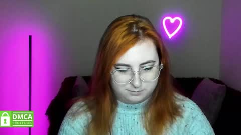 Snapshot of alicia_side_red chatting on 10-16-25, 11:22 Alicia online show from 10-16-25, 11:22