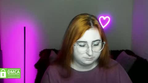 Snapshot of alicia_side_red chatting on 10-19-25, 11:22 Alicia online show from 10-19-25, 11:22