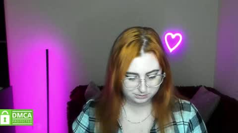 Snapshot of alicia_side_red chatting on 10-20-25, 05:35 Alicia online show from 10-20-25, 05:35