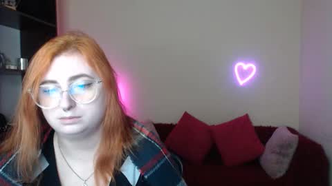 Snapshot of alicia_side_red chatting on 11-11-25, 06:35 Alicia online show from 11-11-25, 06:35