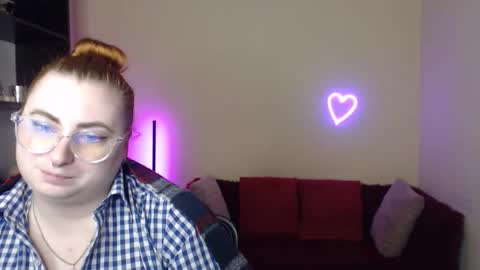 Snapshot of alicia_side_red chatting on 11-25-25, 06:46 Alicia online show from 11-25-25, 06:46