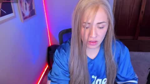 Snapshot of aliciaballard chatting on 12-18-24, 06:46 Jennyfer online show from 12-18-24, 06:46