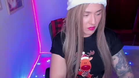 Snapshot of aliciaballard chatting on 12-24-24, 06:39 Jennyfer online show from 12-24-24, 06:39