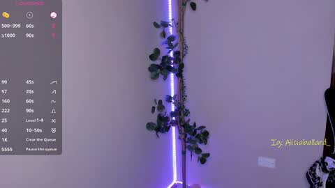 Snapshot of aliciaballard chatting on 02-19-25, 10:53 Jennyfer online show from 02-19-25, 10:53