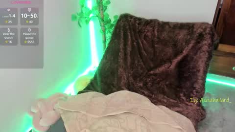 Snapshot of aliciaballard chatting on 03-06-25, 11:31 Jennyfer online show from 03-06-25, 11:31