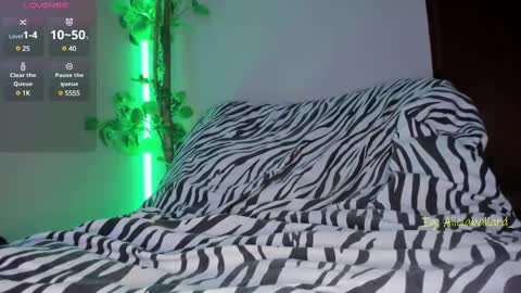 Snapshot of aliciaballard chatting on 03-07-25, 11:38 Jennyfer online show from 03-07-25, 11:38