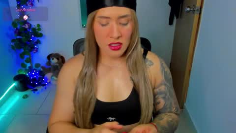 Snapshot of aliciaballard chatting on 10-09-25, 08:40 Jennyfer online show from 10-09-25, 08:40