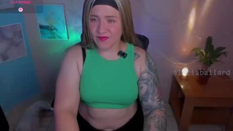 Snapshot of aliciaballard chatting on 07-06-26, 08:22 Jennyfer online show from 07-06-26, 08:22