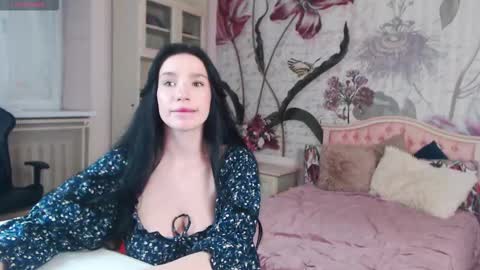 Veronica online show from 10-29-25, 01:57