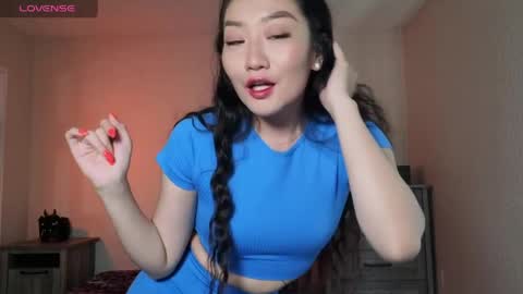 Snapshot of aliciahebixxx chatting on 04-19-26, 11:51 Alicia Hebi online show from 04-19-26, 11:51