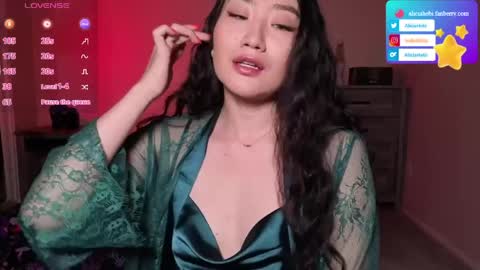 Snapshot of aliciahebixxx chatting on 04-25-26, 04:37 Alicia Hebi online show from 04-25-26, 04:37