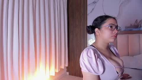 Snapshot of alicialevy chatting on 05-17-26, 10:22 LUNA online show from 05-17-26, 10:22
