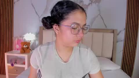 Snapshot of alicialevy chatting on 06-19-26, 11:25 LUNA online show from 06-19-26, 11:25