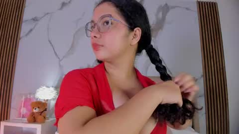 Snapshot of alicialevy chatting on 06-25-26, 11:37 LUNA online show from 06-25-26, 11:37