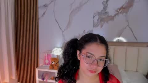 Snapshot of alicialevy chatting on 07-01-26, 11:45 LUNA online show from 07-01-26, 11:45
