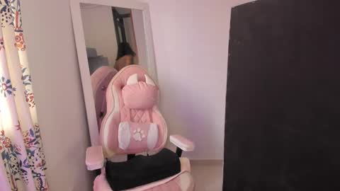 CINNAMON GIRL online show from 12-02-24, 08:11