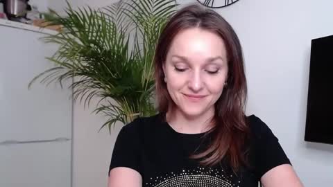 Snapshot of alicialux chatting on 02-19-25, 03:27 Alicia online show from 02-19-25, 03:27