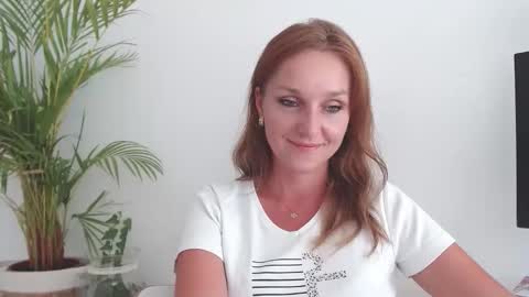 Snapshot of alicialux chatting on 09-10-25, 01:33 Alicia online show from 09-10-25, 01:33