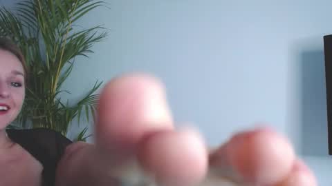 Snapshot of alicialux chatting on 10-31-25, 07:42 Alicia online show from 10-31-25, 07:42