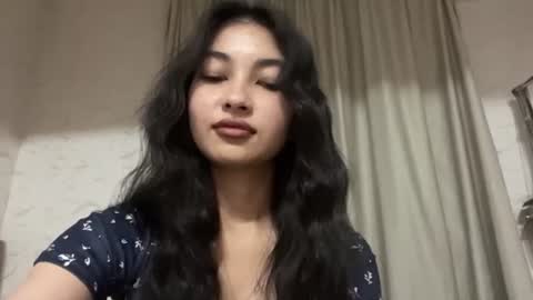 Snapshot of alicianau chatting on 07-29-26, 04:05 Leila online show from 07-29-26, 04:05