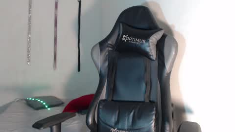 Snapshot of alid_17 chatting on 12-14-24, 10:13 Alid 17 online show from 12-14-24, 10:13