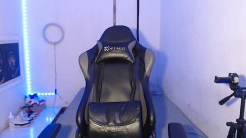 Snapshot of alid_17 chatting on 01-04-25, 05:16 Alid 17 online show from 01-04-25, 05:16