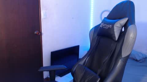 Snapshot of alid_17 chatting on 01-14-25, 05:19 Alid 17 online show from 01-14-25, 05:19