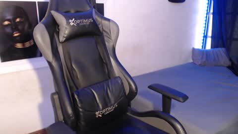 Snapshot of alid_17 chatting on 01-28-25, 07:42 Alid 17 online show from 01-28-25, 07:42