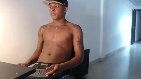 Snapshot of alid_17 chatting on 03-11-25, 08:20 Alid 17 online show from 03-11-25, 08:20