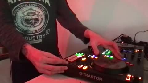 Snapshot of alien8720 chatting on 02-19-25, 04:55 busco rockera online show from 02-19-25, 04:55