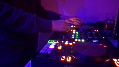 Snapshot of alien8720 chatting on 03-05-25, 12:27 busco rockera online show from 03-05-25, 12:27