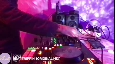 Snapshot of alien8720 chatting on 10-04-25, 07:01 busco rockera online show from 10-04-25, 07:01