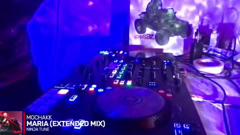 Snapshot of alien8720 chatting on 11-25-25, 07:25 busco rockera online show from 11-25-25, 07:25