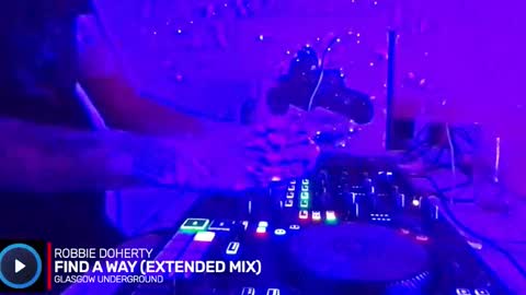 Snapshot of alien8720 chatting on 12-19-25, 06:59 busco rockera online show from 12-19-25, 06:59