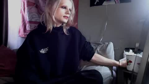 Alien Bella online show from 03-20-26, 08:52