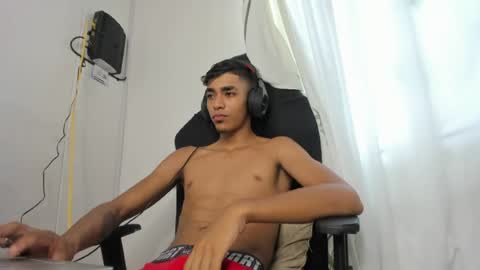 My name is Andrs and Im 18 years old. online show from 06-22-26, 02:58