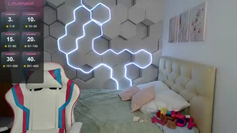Snapshot of aliicemeow chatting on 06-11-26, 02:53 aliicemeow online show from 06-11-26, 02:53