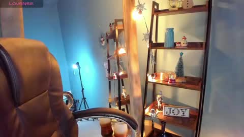 Snapshot of alika_houston chatting on 12-28-24, 05:12 IG Alik nasso online show from 12-28-24, 05:12