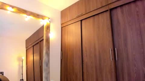 Snapshot of alika_houston chatting on 02-11-25, 08:15 IG Alik nasso online show from 02-11-25, 08:15