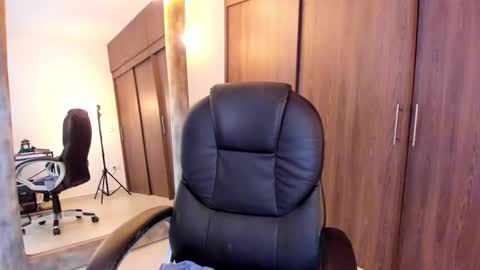 Snapshot of alika_houston chatting on 02-13-25, 07:35 IG Alik nasso online show from 02-13-25, 07:35