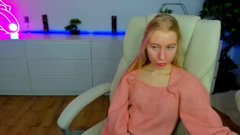 Snapshot of alina__blonde chatting on 11-12-25, 06:36 Alina online show from 11-12-25, 06:36