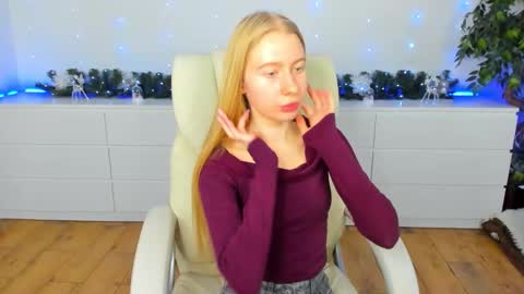 Snapshot of alina__blonde chatting on 12-03-25, 06:43 Alina online show from 12-03-25, 06:43