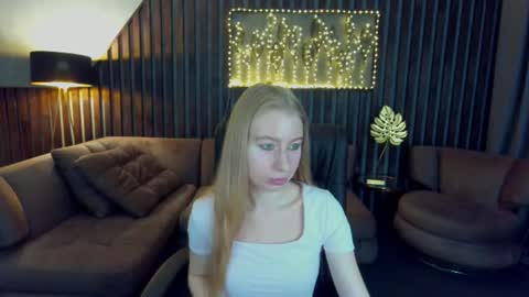 Snapshot of alina__blonde chatting on 06-09-26, 05:41 Alina online show from 06-09-26, 05:41