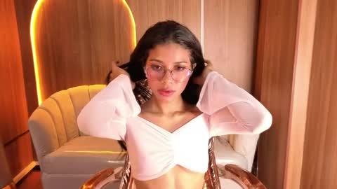 Snapshot of alina_b_ chatting on 04-21-26, 01:42 alina_b_ online show from 04-21-26, 01:42